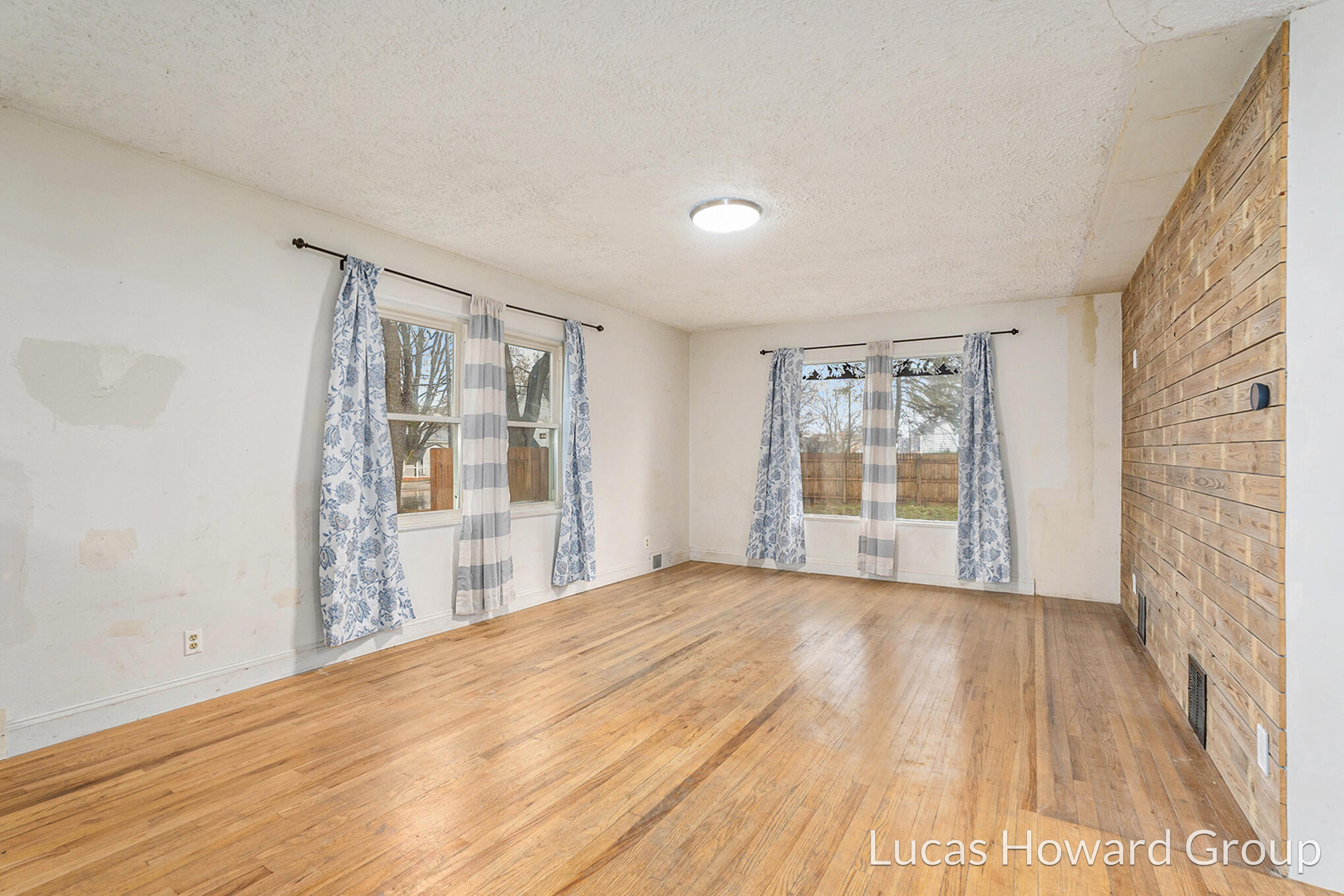 305 East Pine Street Fremont, MI 49412 - Photo 3 of 28 DSC05250