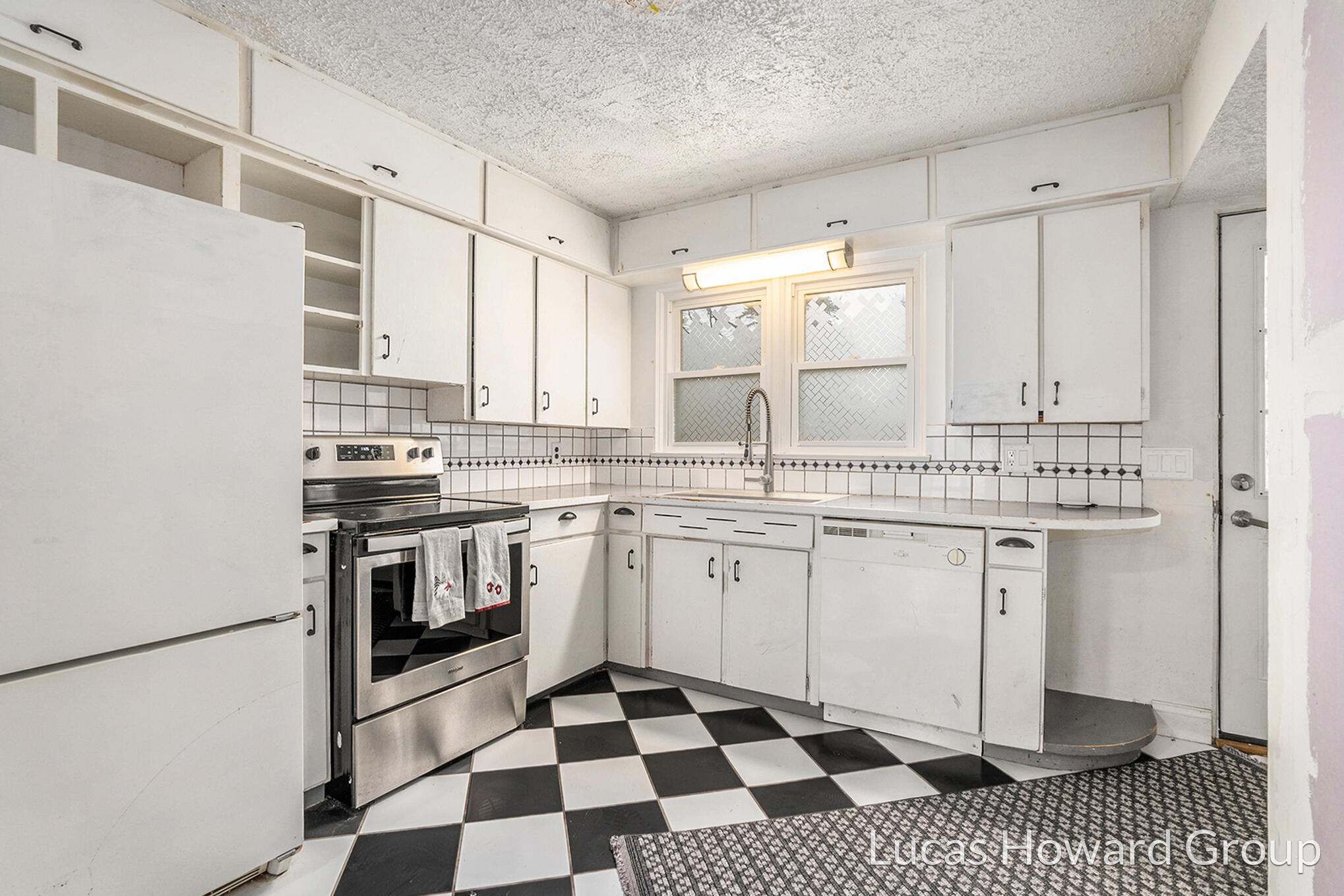 305 East Pine Street Fremont, MI 49412 - Photo 7 of 28 DSC05246