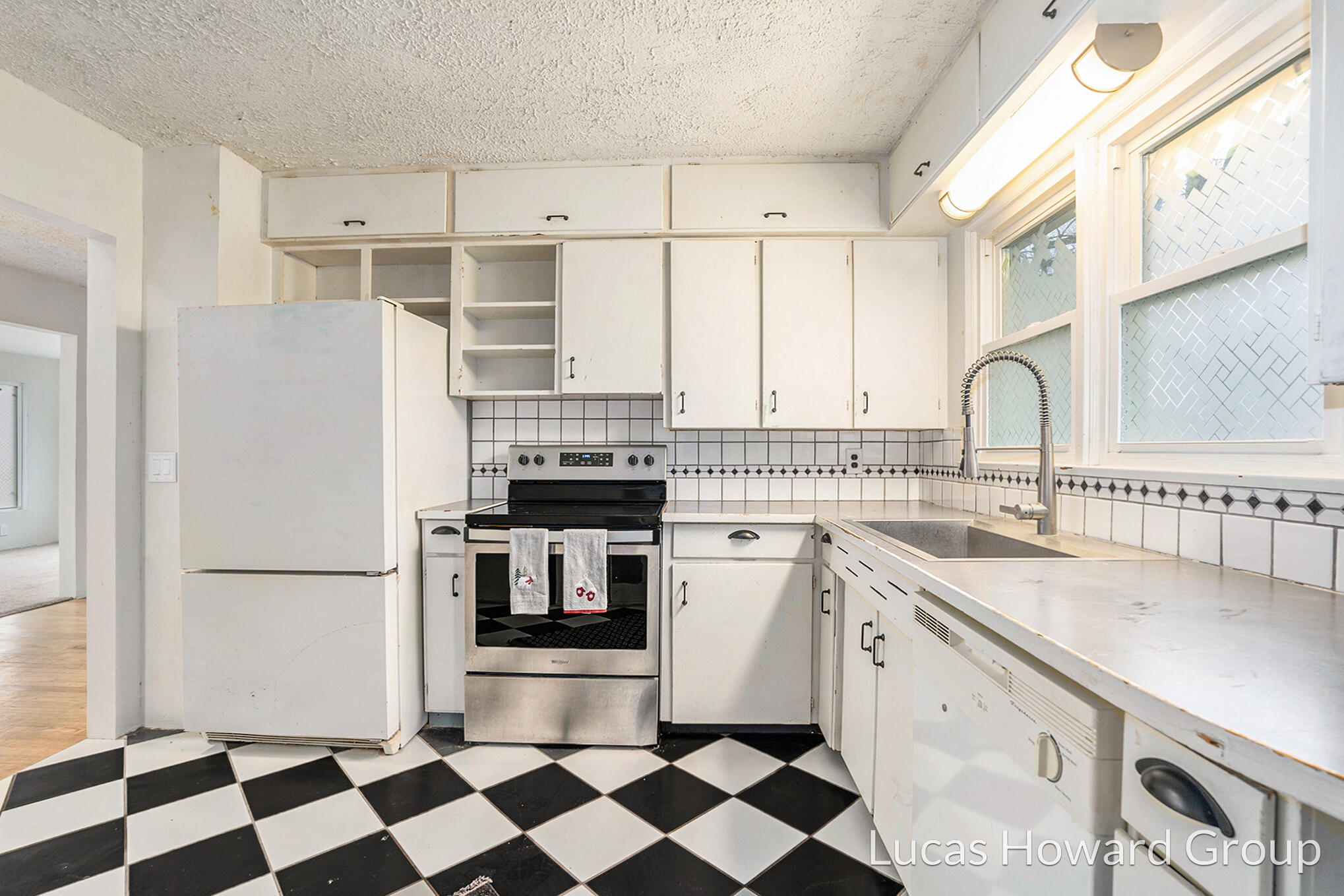 305 East Pine Street Fremont, MI 49412 - Photo 8 of 28 DSC05286