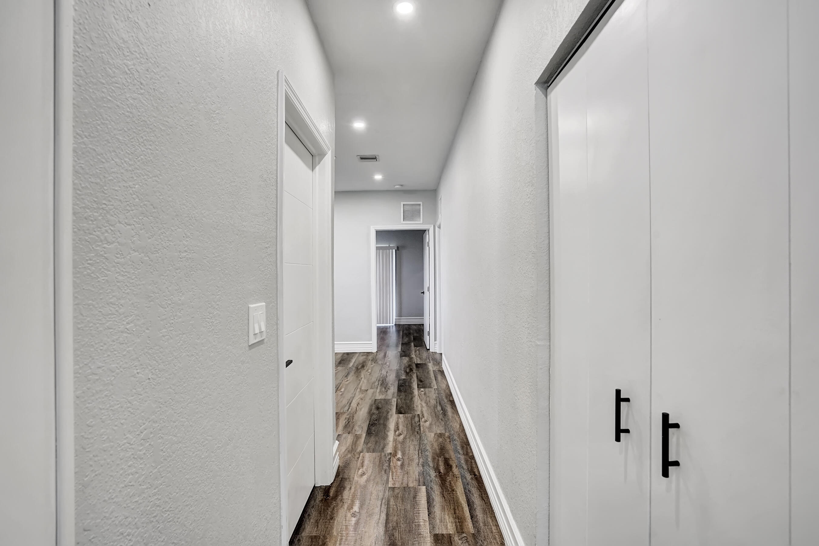 724 Southwest 9th Street Delray Beach, FL 33444 - Photo 17 of 32 Hallway