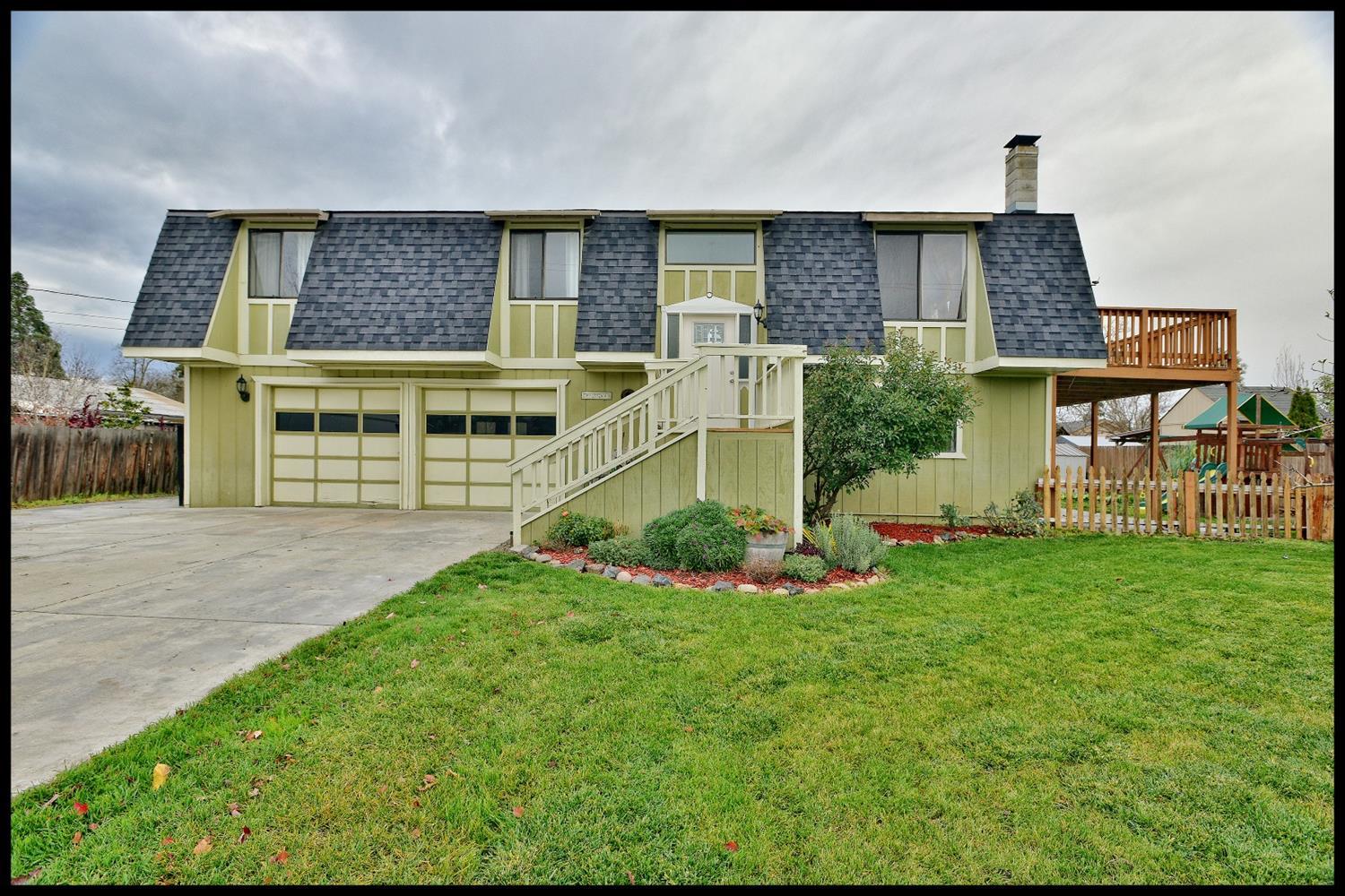 6011 Harris Road Central Point, OR 97502 - Photo 1 of 25 Primary Photo