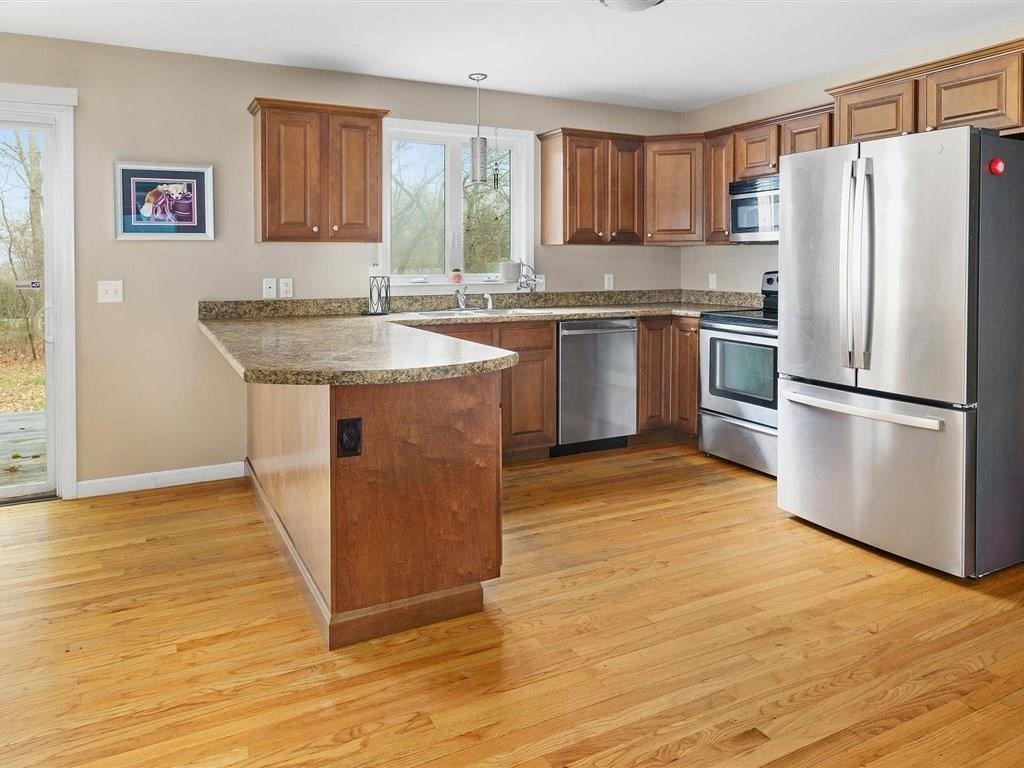 196 Post Road Westerly, RI 02891 - Photo 4 of 22