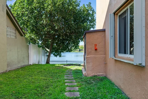 $730,000 | 940 Southwest 96th Avenue, Pembroke Pines, FL 33025