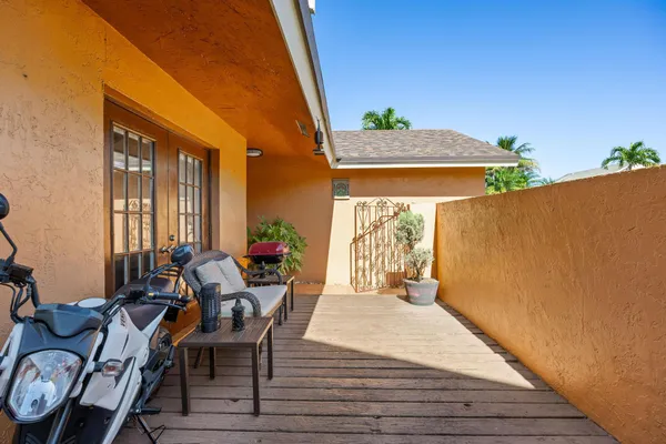 $730,000 | 940 Southwest 96th Avenue, Pembroke Pines, FL 33025