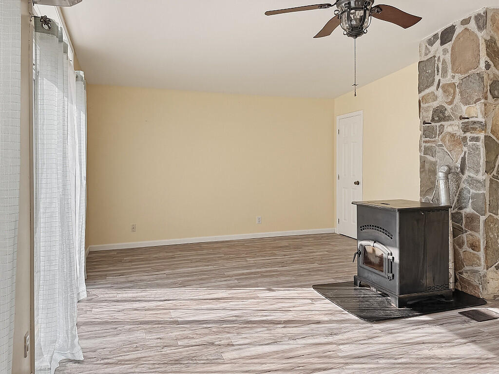 180 Perkins Road Burnham, ME 04922 - Photo 7 of 29 Livingroom