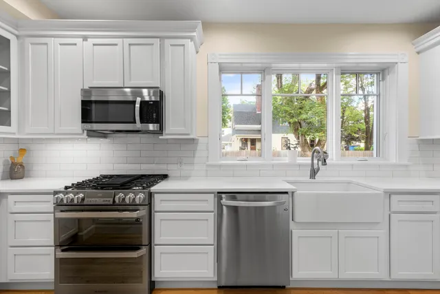 $795,000 | 294 Broadway, Rockland, ME 04841