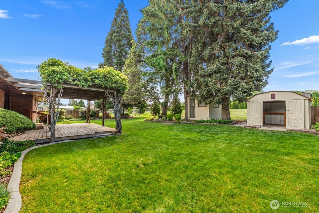 1909 Springwater Avenue Wenatchee, WA 98801 - Photo 33 of 34