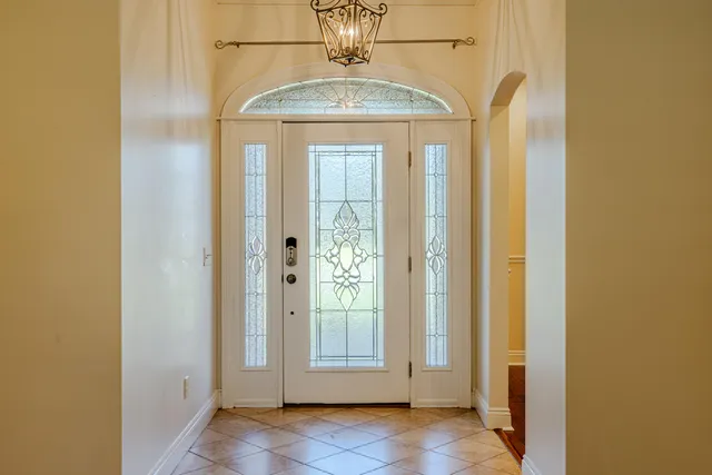 a view of entryway with livingroom