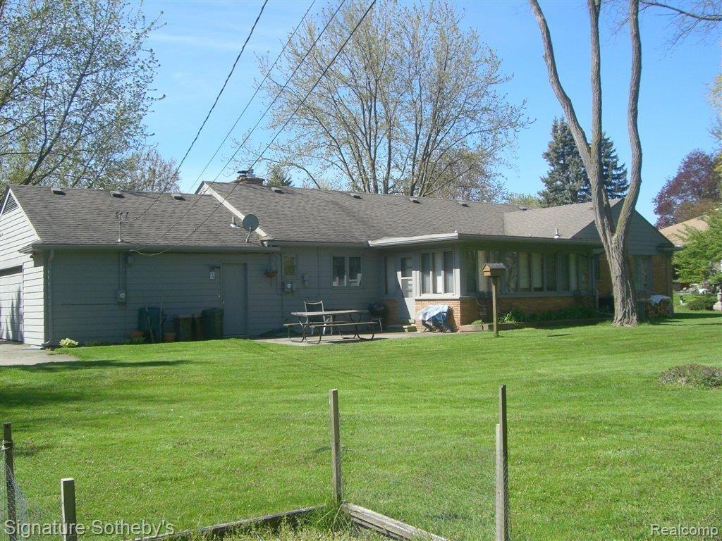 820 South Pemberton Road Bloomfield Hills, MI 48302 - Photo 10 of 12 Back of Home