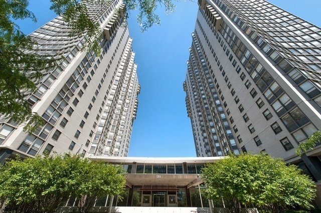5701 North Sheridan Road, Unit 15H Chicago, IL 60660 - Photo 1 of 13