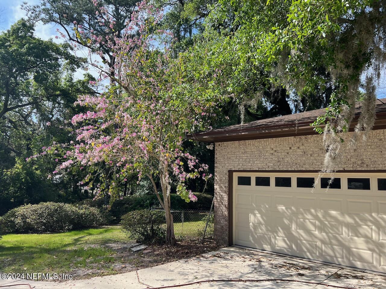 4044 Fincannon Road West Jacksonville, FL 32277 - Photo 27 of 30 Garage