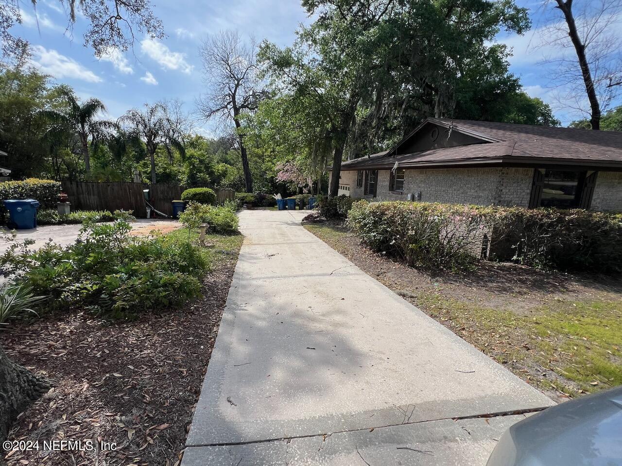 4044 Fincannon Road West Jacksonville, FL 32277 - Photo 29 of 30 Driveway