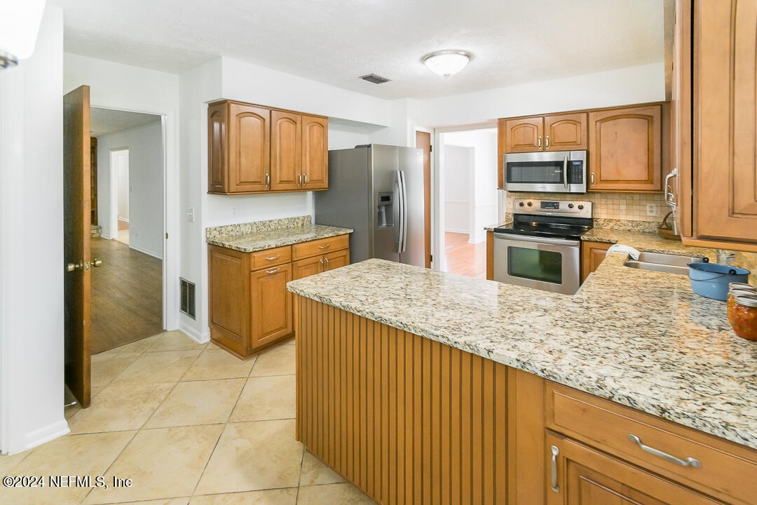 4044 Fincannon Road West Jacksonville, FL 32277 - Photo 8 of 30 Kitchen