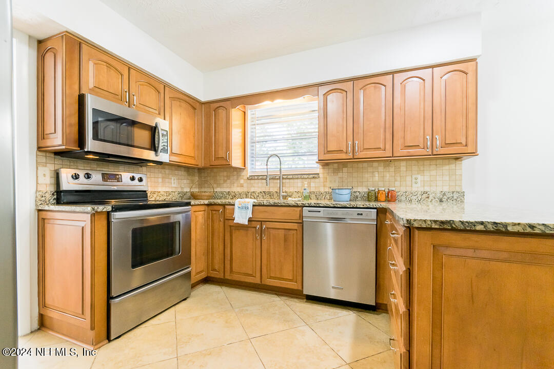 4044 Fincannon Road West Jacksonville, FL 32277 - Photo 9 of 30 Kitchen