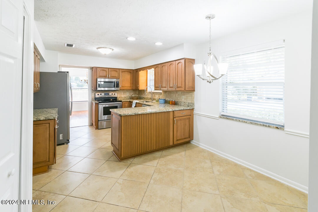 4044 Fincannon Road West Jacksonville, FL 32277 - Photo 10 of 30 Breakfast Room