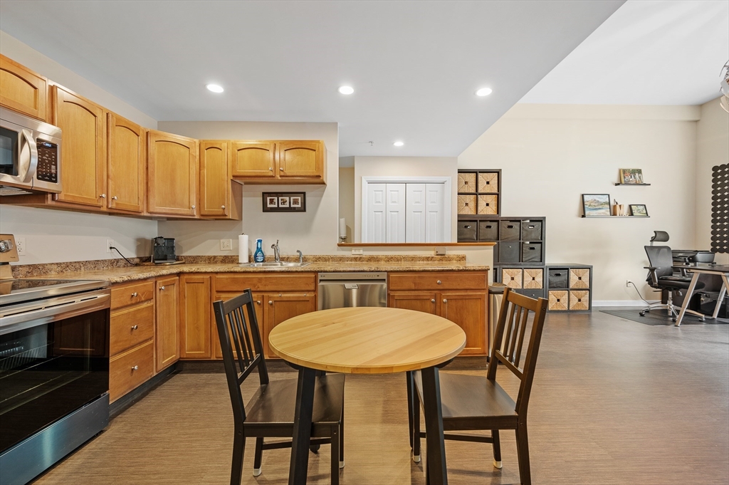 48 Phillips Road, Unit 12 Holden, MA 01520 - Photo 5 of 34