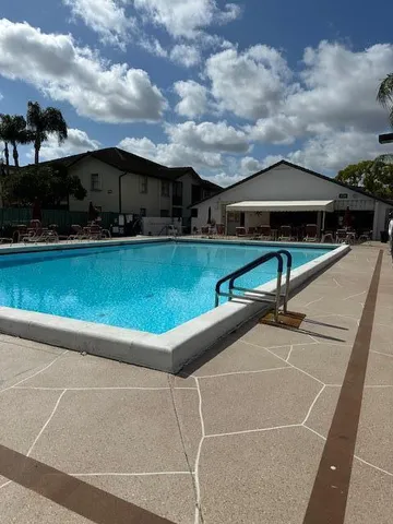 $2,100 | 7770 Tahiti Lane, Unit 202, Lake Worth, FL 33467