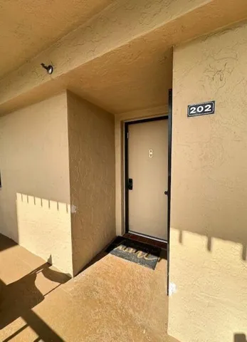 $2,100 | 7770 Tahiti Lane, Unit 202, Lake Worth, FL 33467