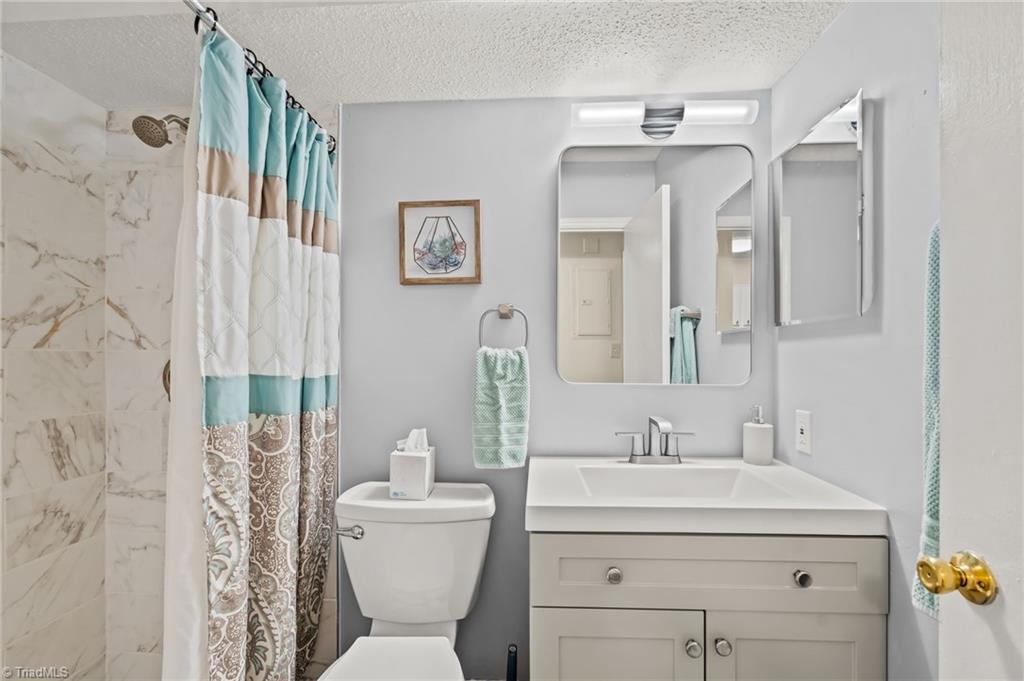 1107 Robinhood Road, Unit B High Point, NC 27262 - Photo 10 of 13
