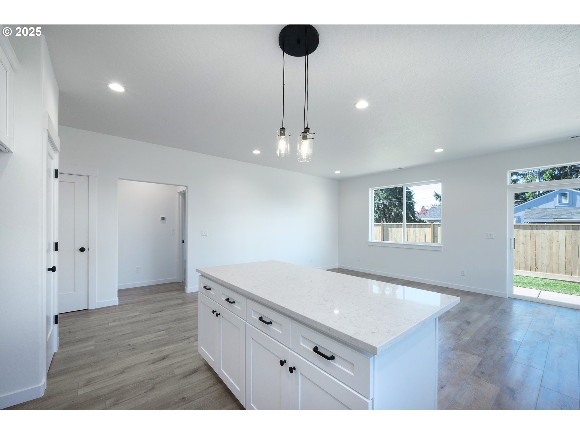 306 19th Street Springfield, OR 97477 - Photo 11 of 41