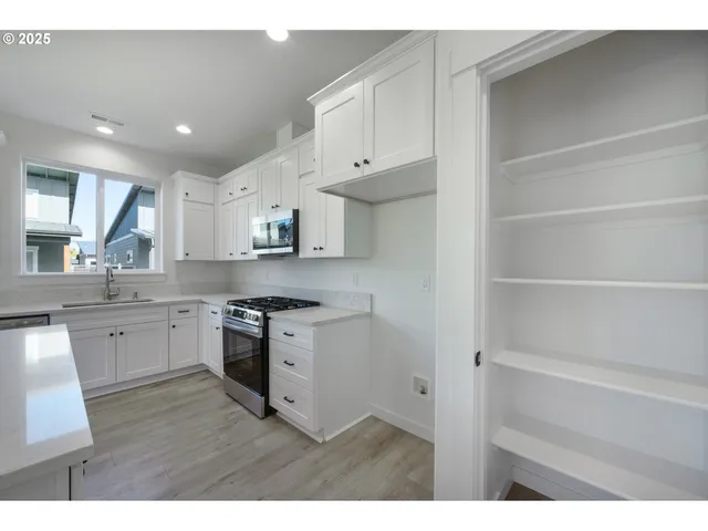 $419,900 | 306 19th Street, Springfield, OR 97477