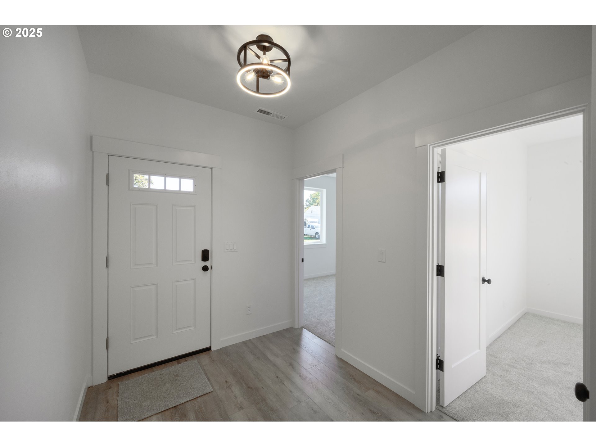 306 19th Street Springfield, OR 97477 - Photo 4 of 41