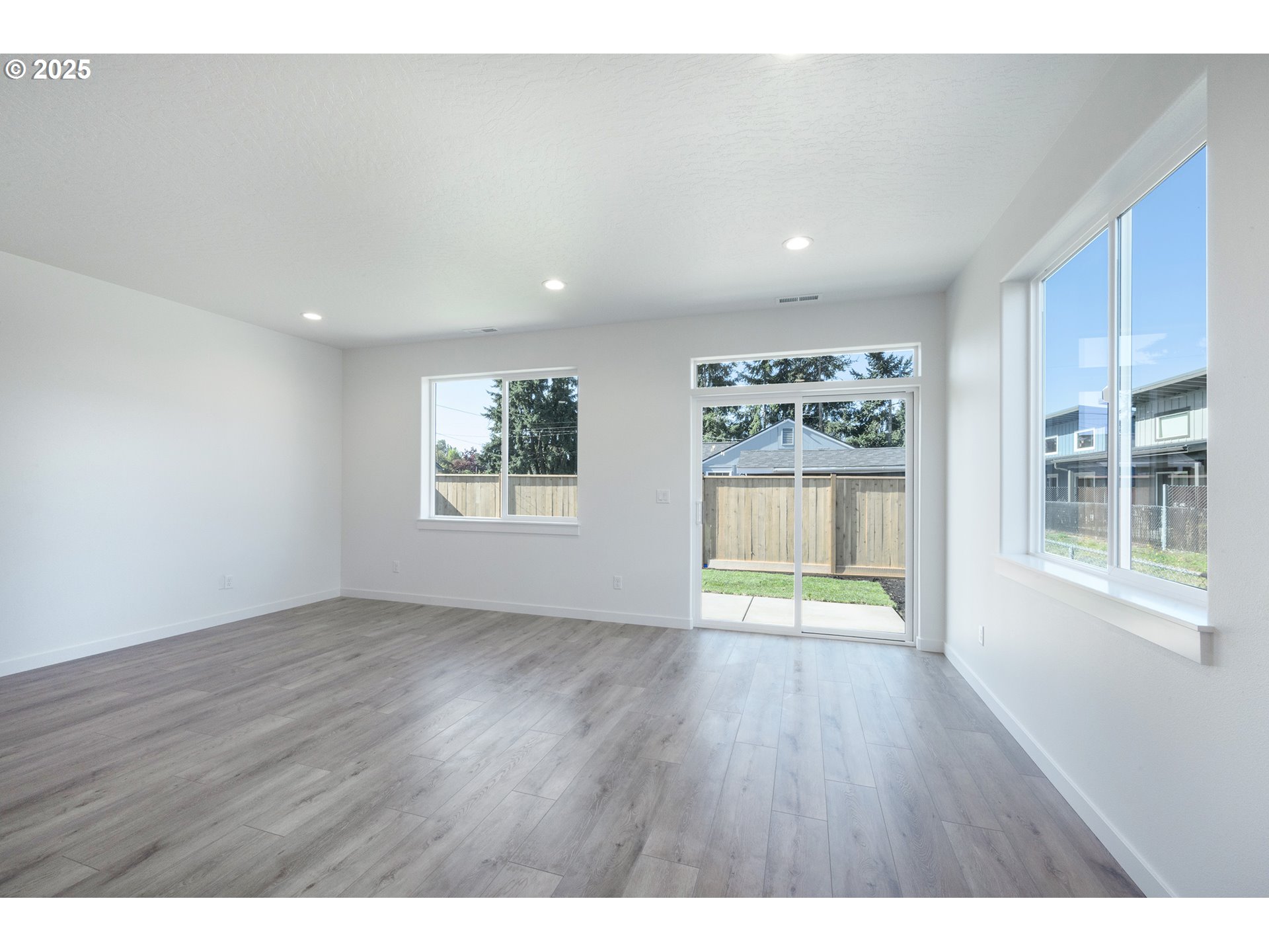 306 19th Street Springfield, OR 97477 - Photo 5 of 41