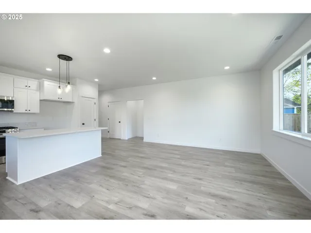 $419,900 | 306 19th Street, Springfield, OR 97477