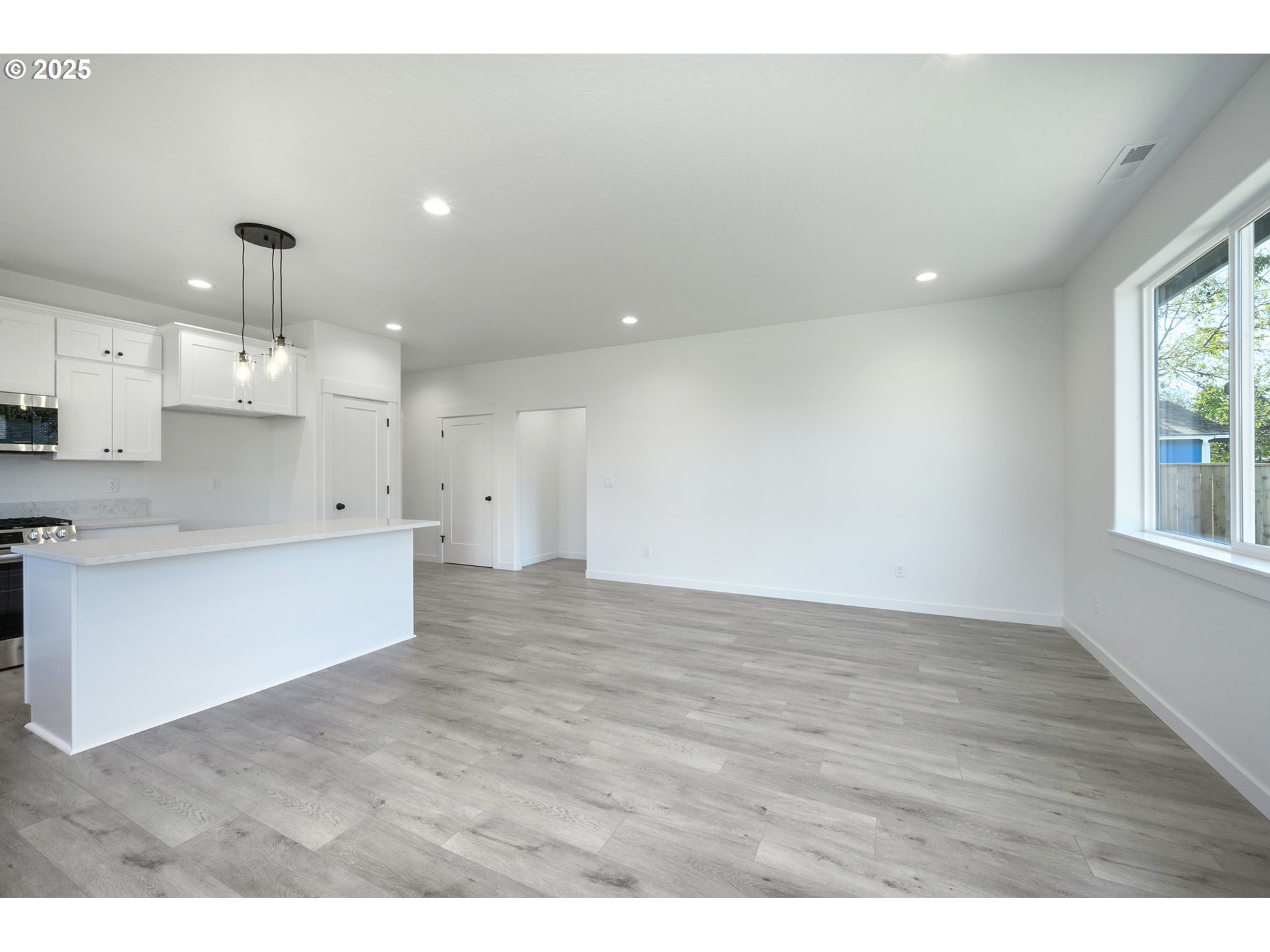 306 19th Street Springfield, OR 97477 - Photo 6 of 41