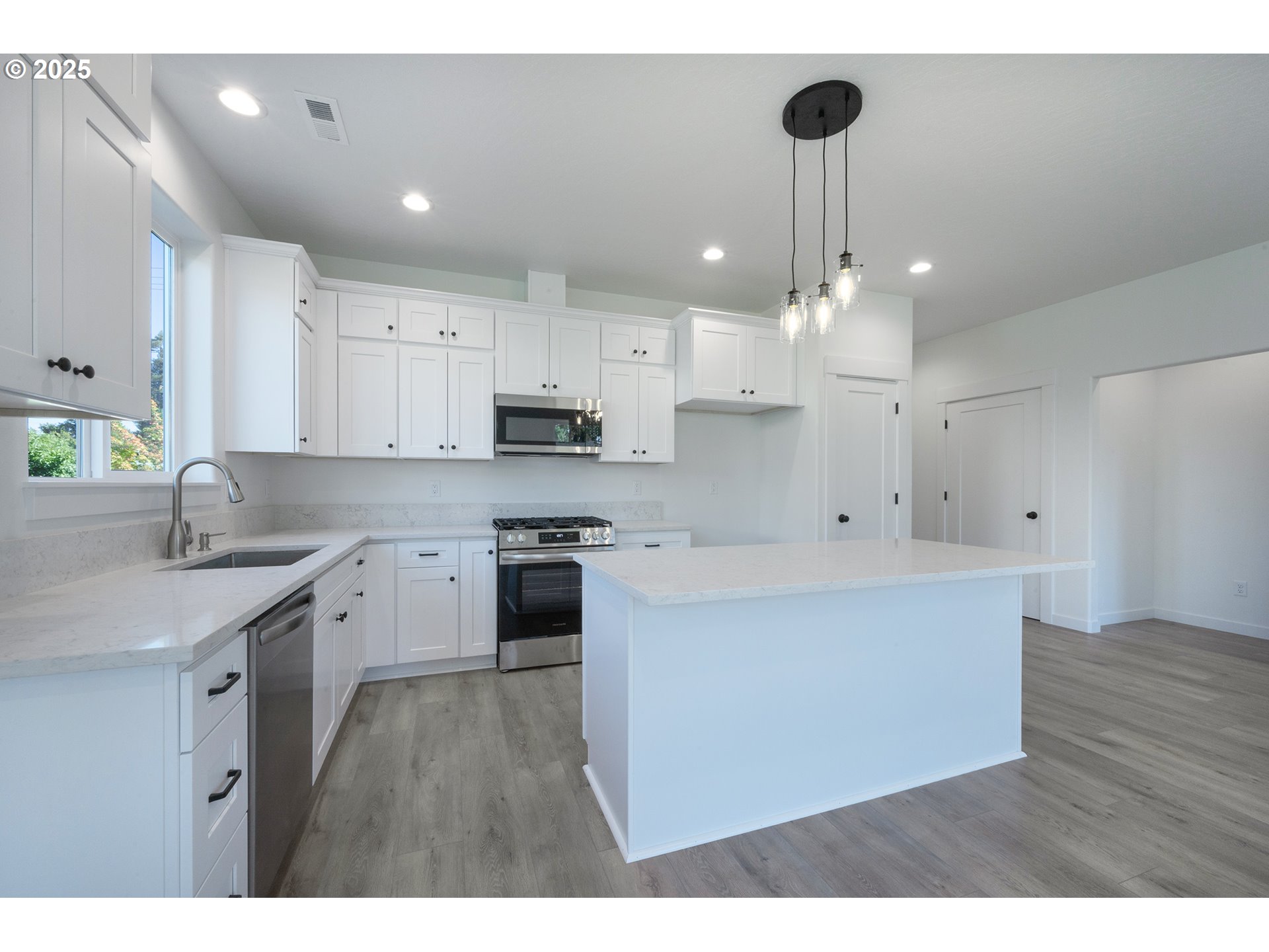 306 19th Street Springfield, OR 97477 - Photo 7 of 41