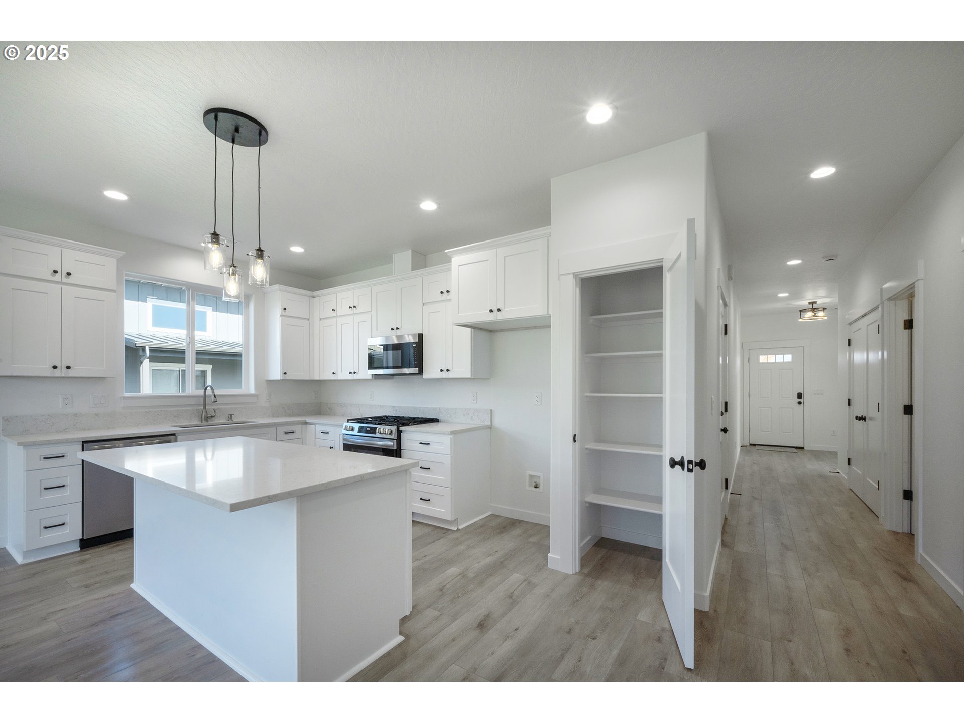 306 19th Street Springfield, OR 97477 - Photo 8 of 41