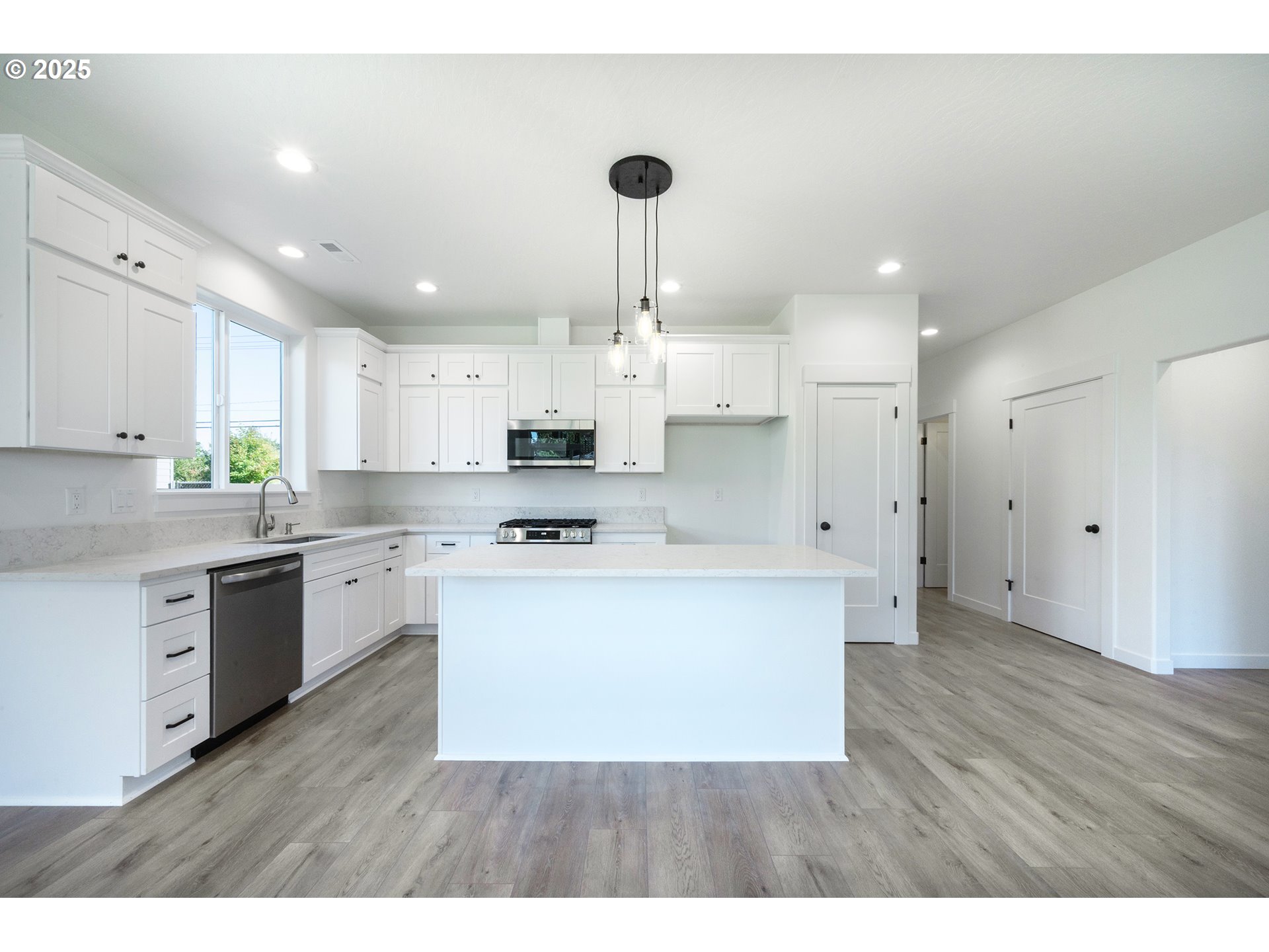 306 19th Street Springfield, OR 97477 - Photo 10 of 41