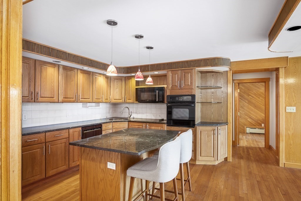 34 Hamilton Road, Unit 305 Arlington, MA 02474 - Photo 3 of 13 Gallery Image 3