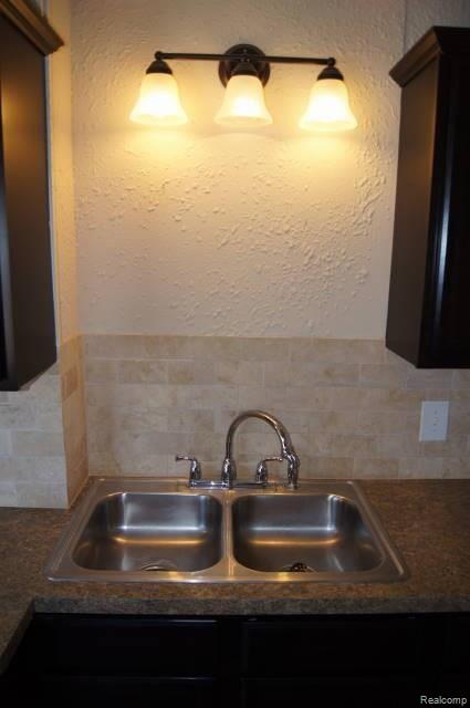 1757 Imlay City Road Lapeer, MI 48446 - Photo 4 of 20 DSC06881.JPG