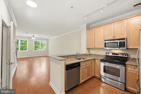 $415,000 | 404 King Farm Boulevard, Unit 40406, Rockville, MD 20850