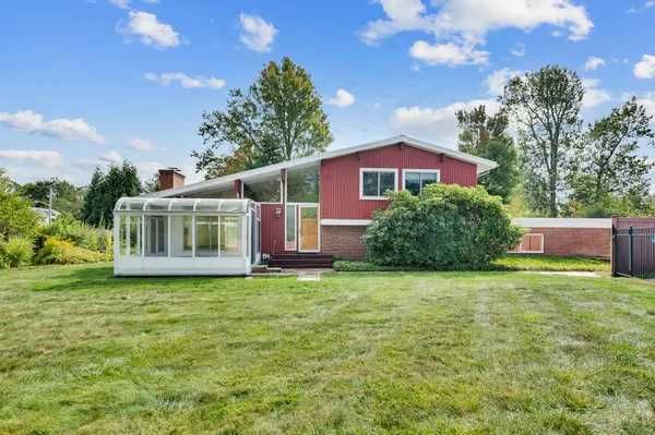 a view of a house with a yard