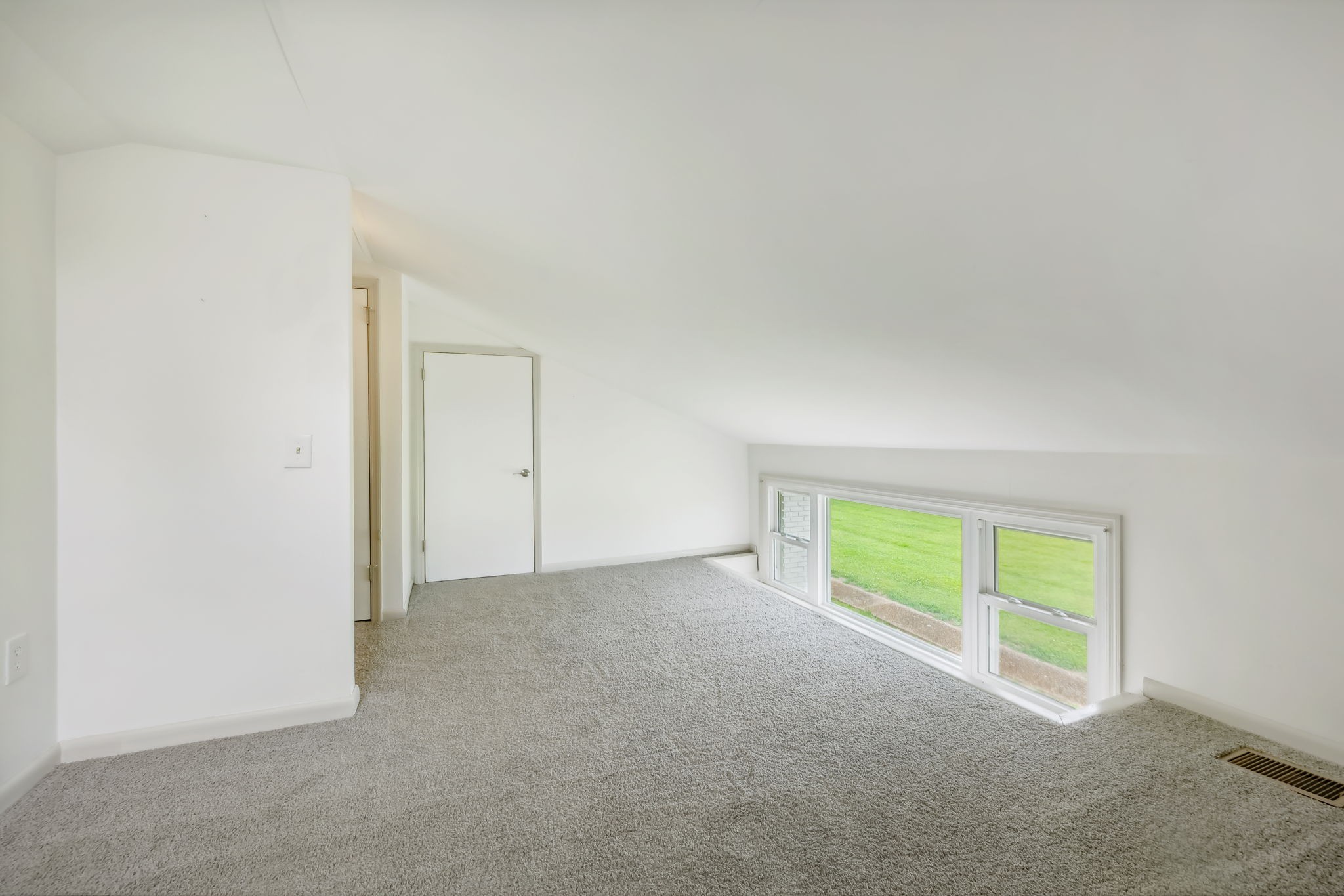 102 Pascal Drive Mount Juliet, TN 37122 - Photo 20 of 41 a view of an empty room with a window