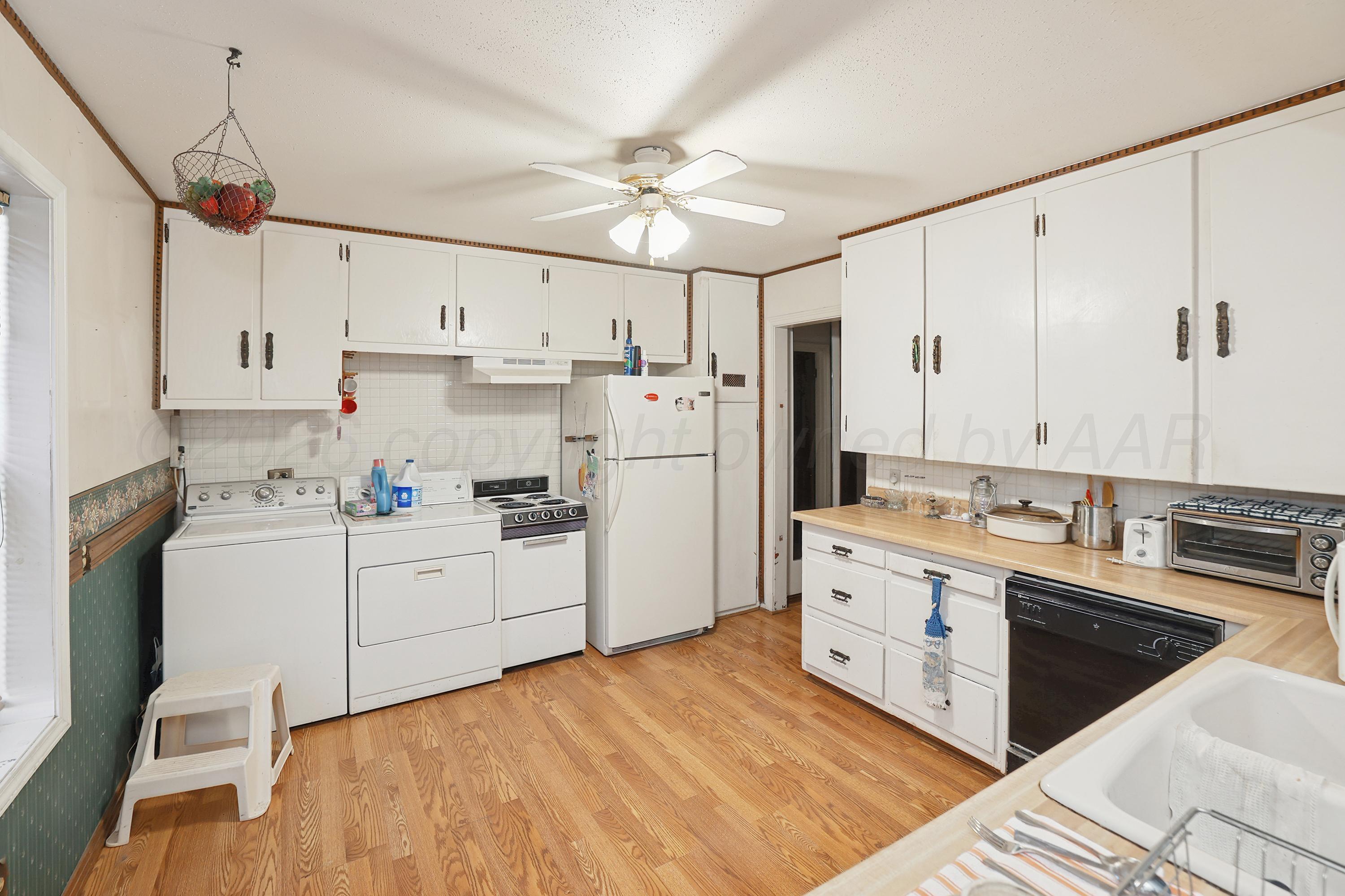 3402 South Ong Street Amarillo, TX 79109 - Photo 8 of 20 8-Kitchen
