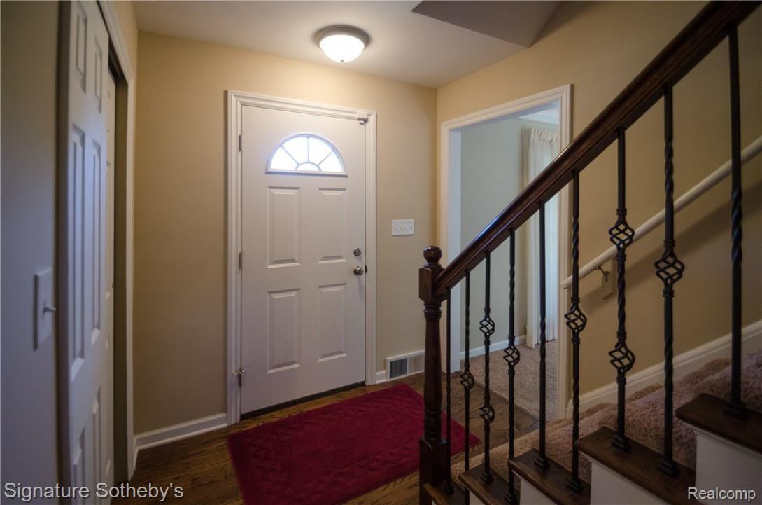 2133 Vernier Road Grosse Pointe, MI 48236 - Photo 3 of 33 Front foyer entrance and hall closet