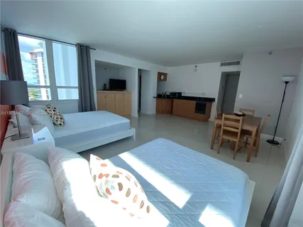 $400,000 | 5445 Collins Avenue, Unit 1504, Miami Beach, FL 33140