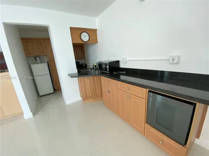 $400,000 | 5445 Collins Avenue, Unit 1504, Miami Beach, FL 33140