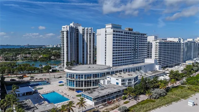 a view of roof with sitting area
