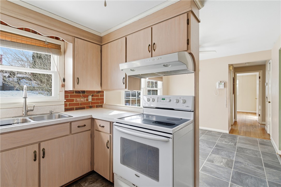 45 Lemay Road Woonsocket, RI 02895 - Photo 3 of 27