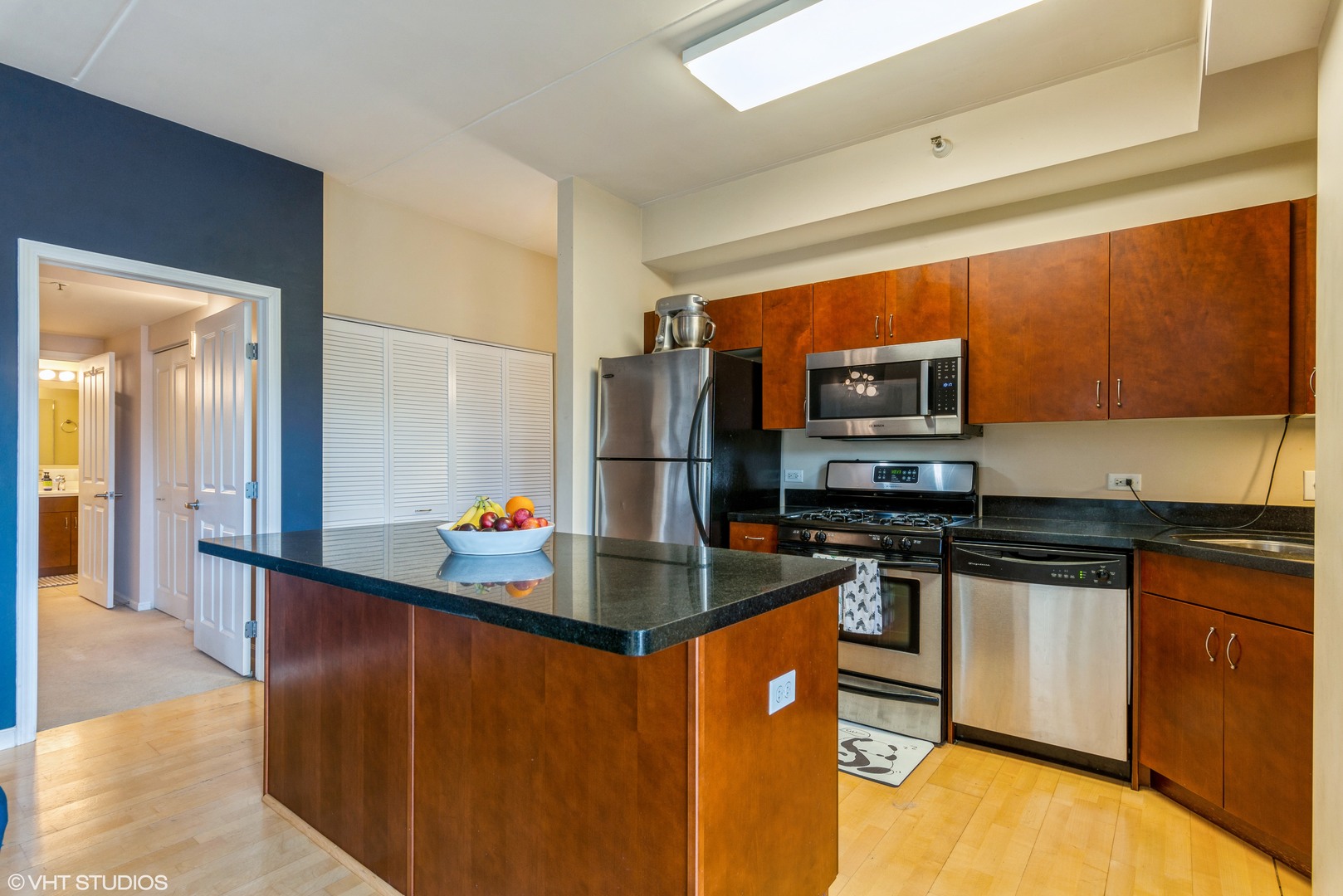 4848 North Sheridan Road, Unit 305 Chicago, IL 60640 - Photo 4 of 13 Gallery Image 4