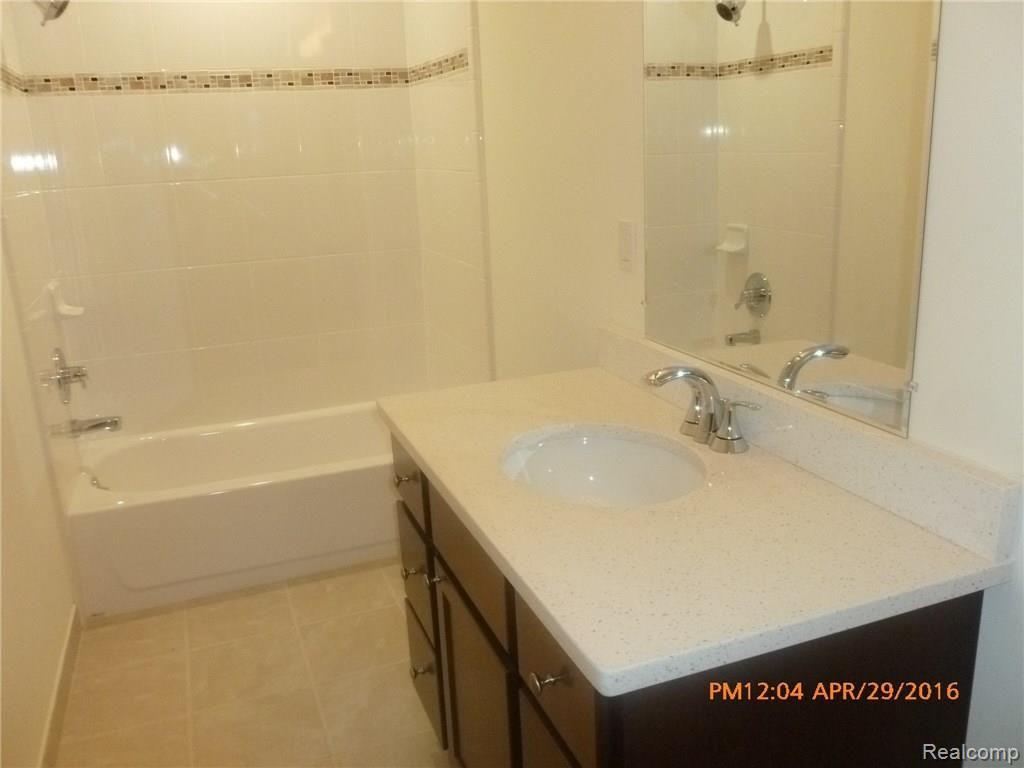 23133 Farmington Road Farmington, MI 48336 - Photo 21 of 32