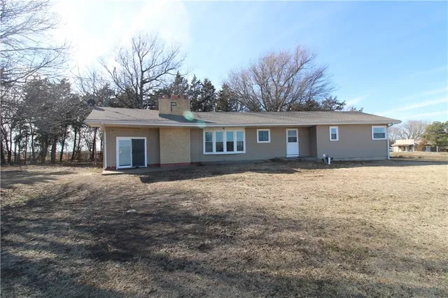 $270,000 | 1257 Highway 36, Hiawatha, KS 66434