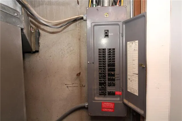 $270,000 | 1257 Highway 36, Hiawatha, KS 66434