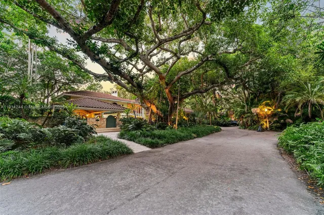 $7,800,000 | 3506 Banyan Circle, Miami, FL 33133