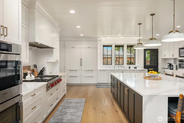 a kitchen that has a lot of cabinets in it
