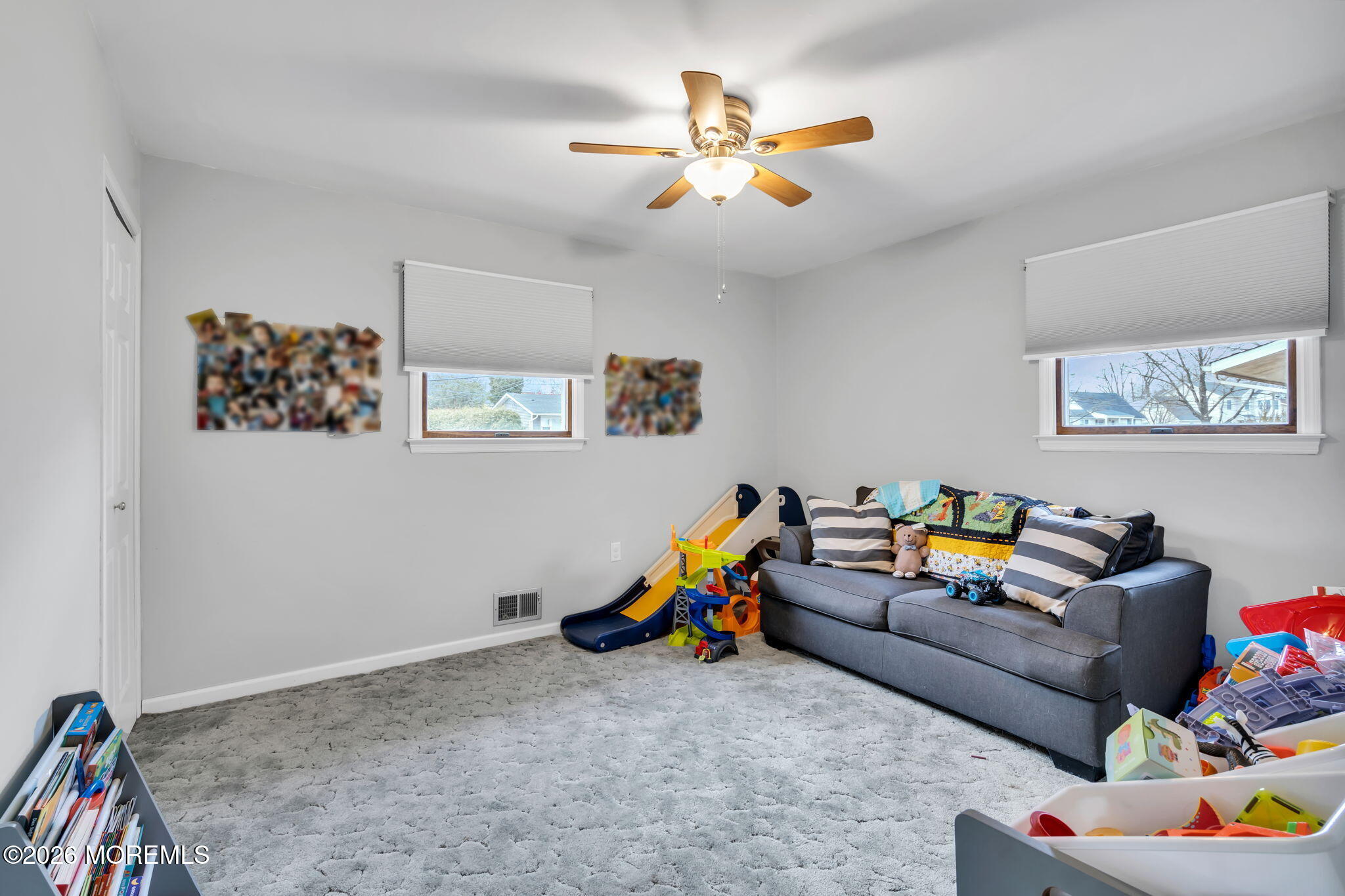 28 Oregon Avenue Jackson, NJ 08527 - Photo 18 of 33 a living room with furniture and kitchen view